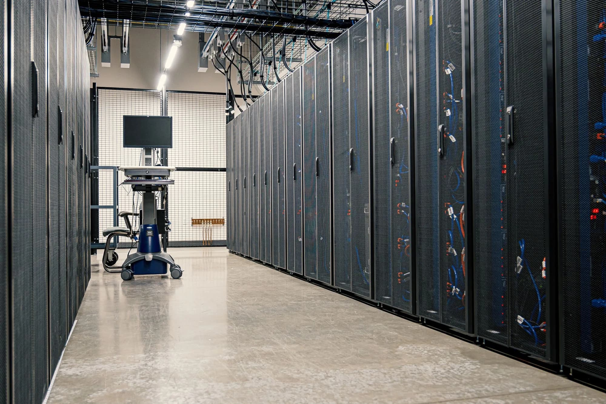 Network infrastructure and server equipment